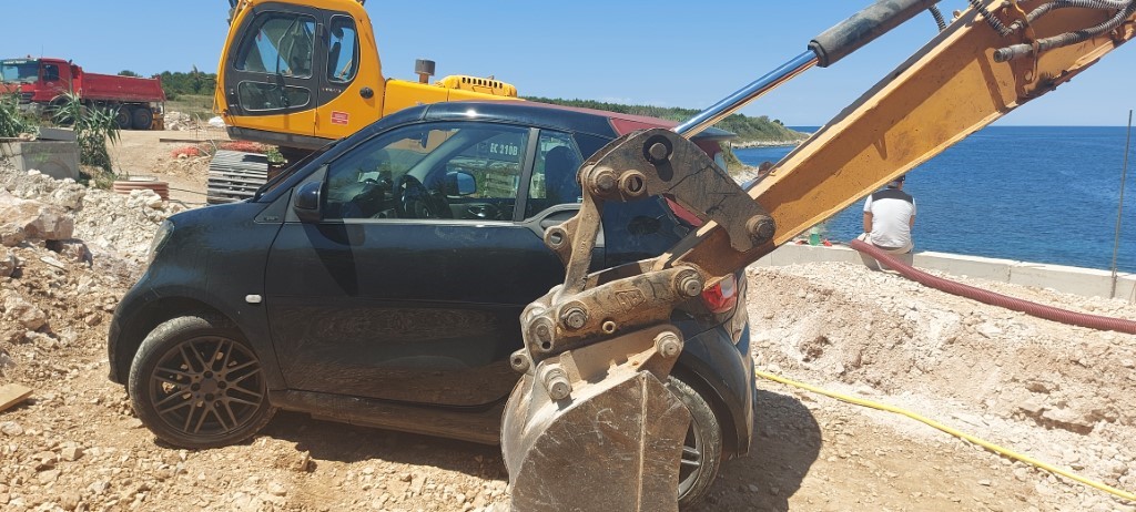 Barikada revolucija traje